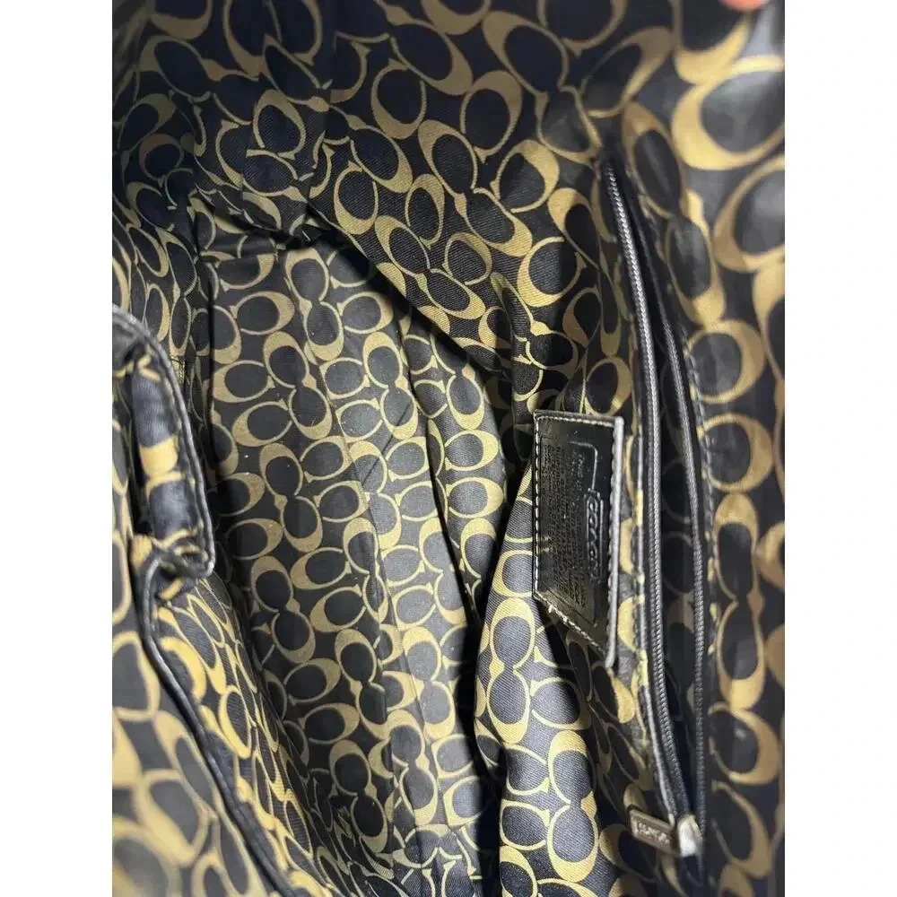 Rare Coach Patent leather crescent shaped retro should bag - Picture 15 of 16